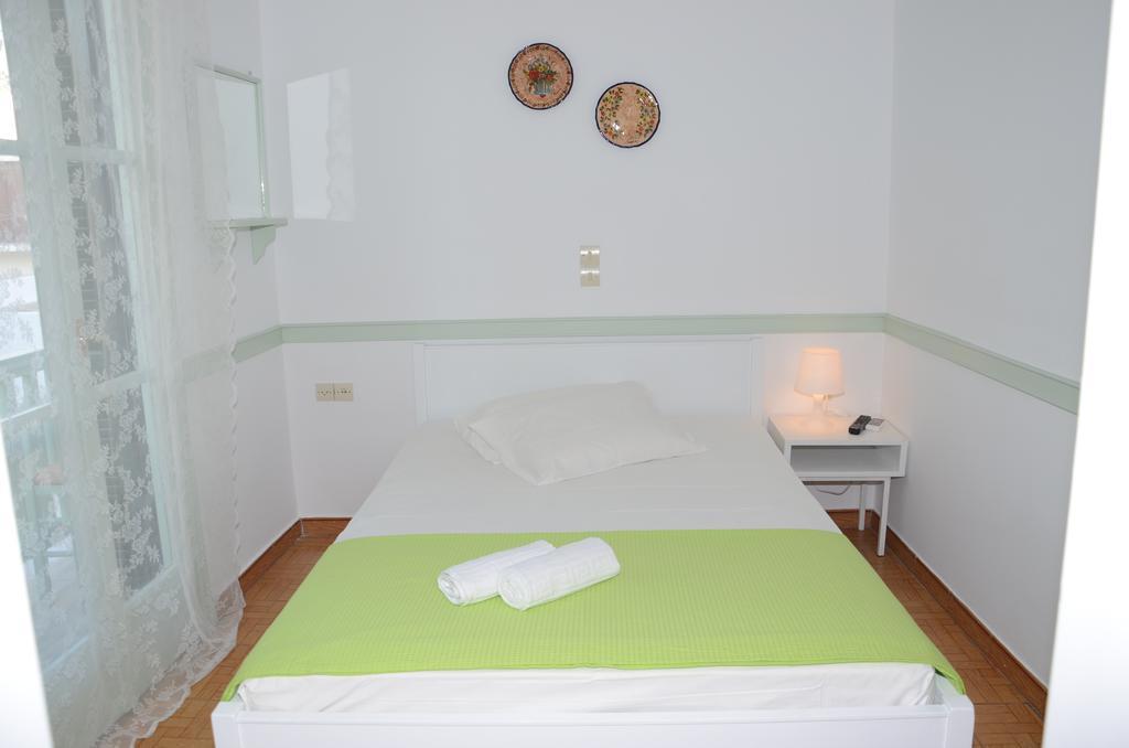 Aegli Rooms Tínos Rum bild