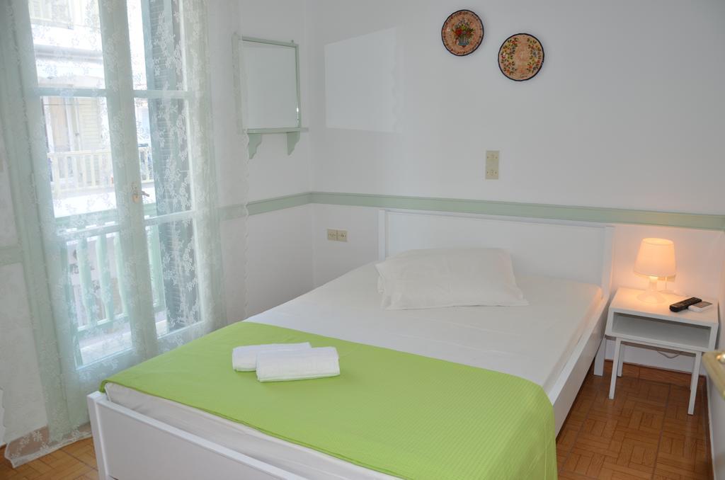 Aegli Rooms Tínos Rum bild